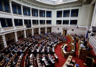 Βουλή – Ψηφίστηκαν οι ΠΝΠ για τους πυρόπληκτους