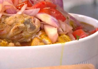 Το πιο «μαμαδίστικο» κοτόπουλο με χυλοπίτες στη γάστρα