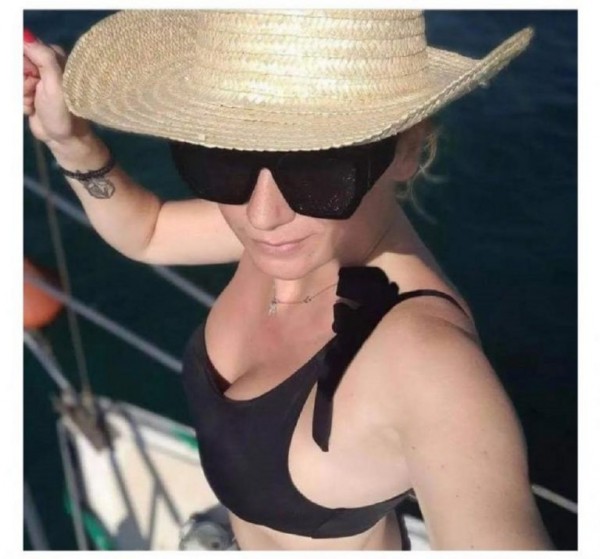 Ραχήλ Μακρή – Ποζάρει σε σκάφος