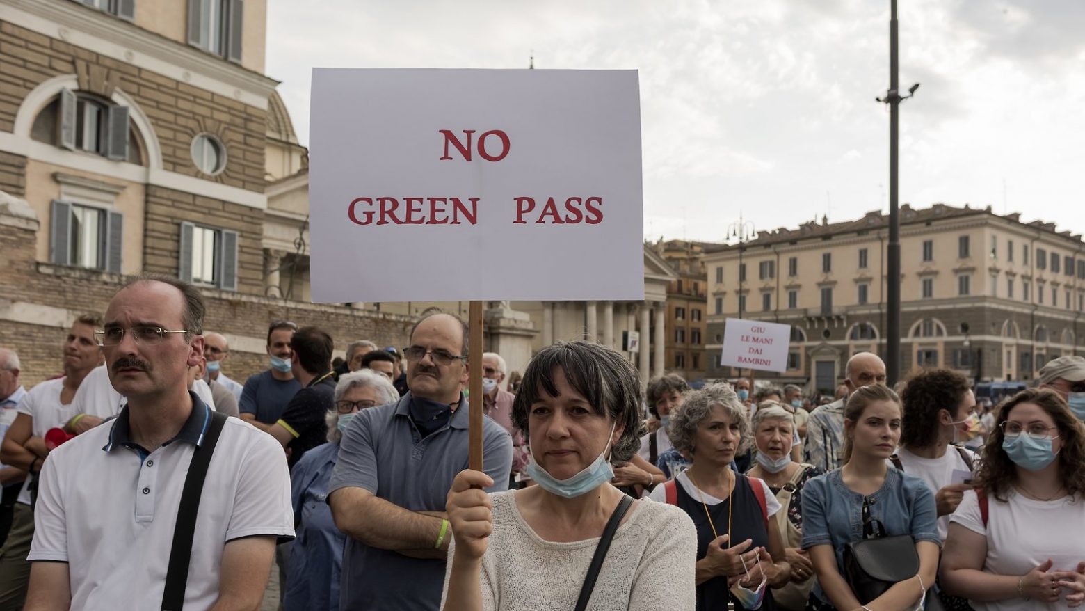 Ιταλία - Ανώτατη αστυνομικός σε διαδήλωση κατά του πράσινου πάσου