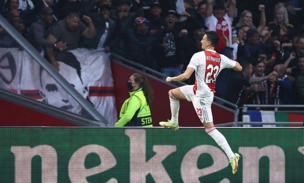 Ο Μπεργκχάους ανοίγει το σκορ για τον Άγιαξ