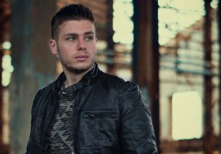 MadClip – « Σκαρφάλωναν σε τάφους, έδειξαν ασέβεια»