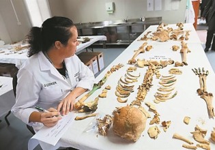 Η εξαπάτηση συγγενών αγνοουμένων – «Ηξεραν, αλλά ήθελαν μανάδες να κλαίνε στα οδοφράγματα»