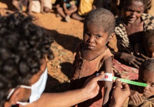 H κλιματική αλλαγή φέρνει πρωτόγνωρο λιμό στη Μαδαγασκάρη