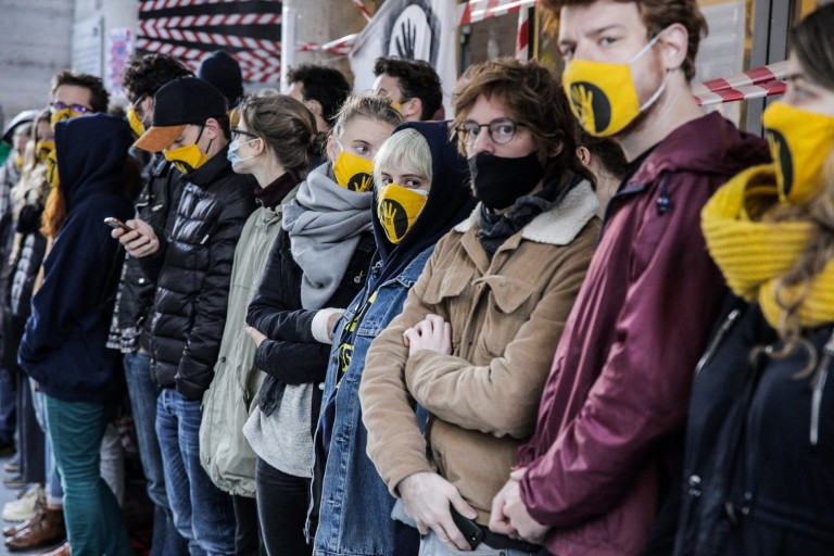 Ο Αστερίξ και οι Ούγγροι – Μια χούφτα φοιτητών και καθηγητών αντιστέκονται στον Ορμπαν