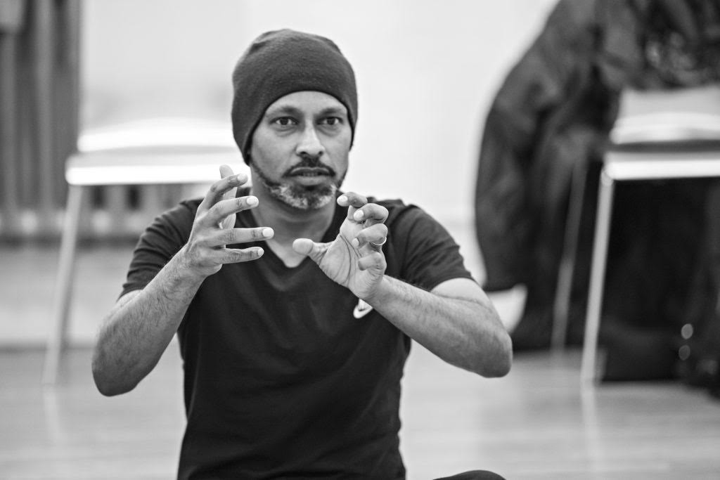 Άκραμ Καν – Ο χορός μου υπενθυμίζει τις αλλαγές στον εαυτό μου