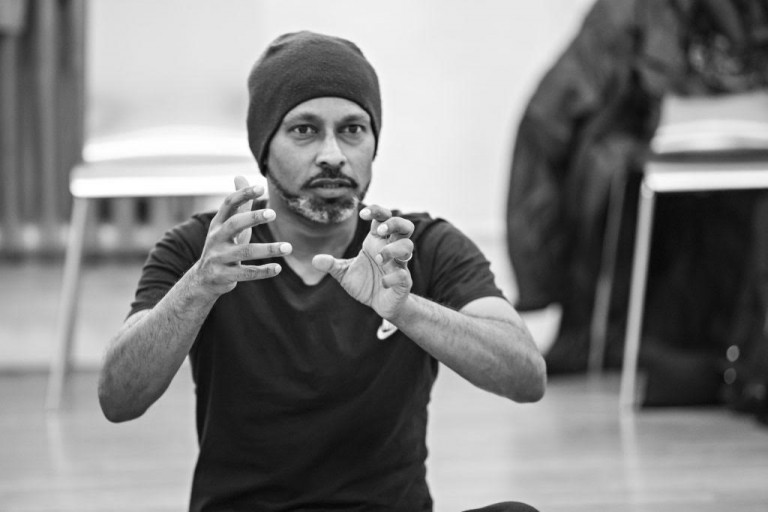 Άκραμ Καν – Ο χορός μου υπενθυμίζει τις αλλαγές στον εαυτό μου