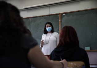 Κεραμέως – Το μήνυμά της για το άνοιγμα των σχολείων