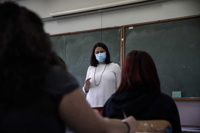 Κεραμέως – Το μήνυμά της για το άνοιγμα των σχολείων