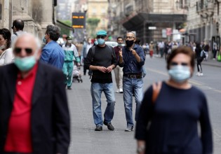 Ο κοροναϊός αρχίζει να περνά σε ενδημική φάση, υποστηρίζει κορυφαίος ειδικός