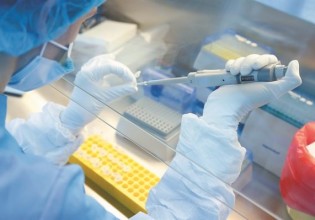 Τζανάκης – Περιμένουμε περισσότερες νοσηλείες σε παιδιά – Γιατί τα τεστ αντισωμάτων δεν δείχνουν την πραγματική ανοσία