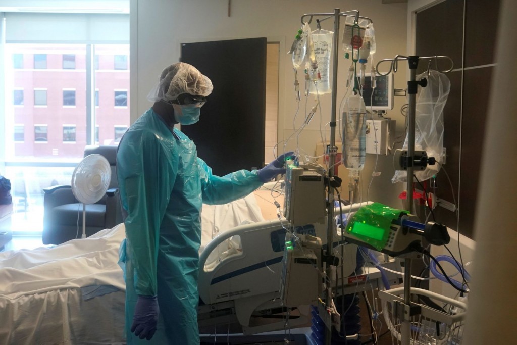 Κοροναϊός – Επικίνδυνες διαστάσεις παίρνει το «κίνημα» των αρνητών διασωλήνωσης – Προπηλακισμοί και απειλές κατά γιατρών