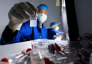 Εμβόλιο – Γιατί η αποτελεσματικότητα μειώνεται σε 6-8 μήνες