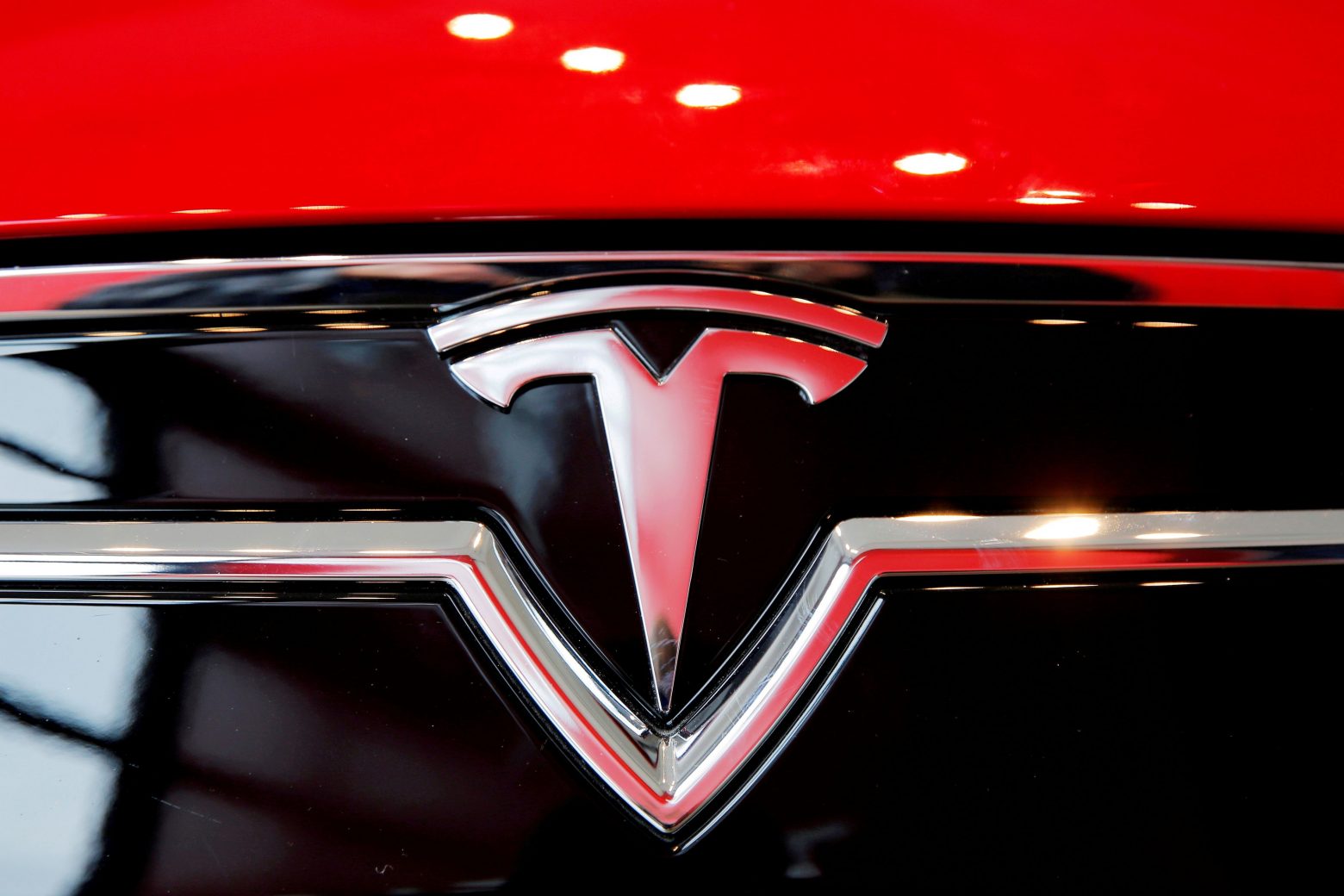 Tesla – Έλλειψη ημιαγωγών επηρεάζει την παραγωγή