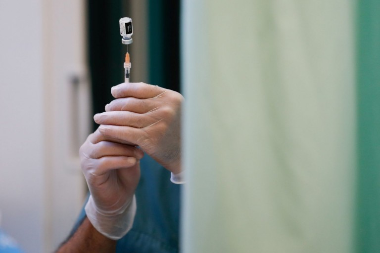 Εμβόλιο – Αργεί ακόμα η απόφαση για αναμνηστικές δόσεις με Moderna στις ΗΠΑ