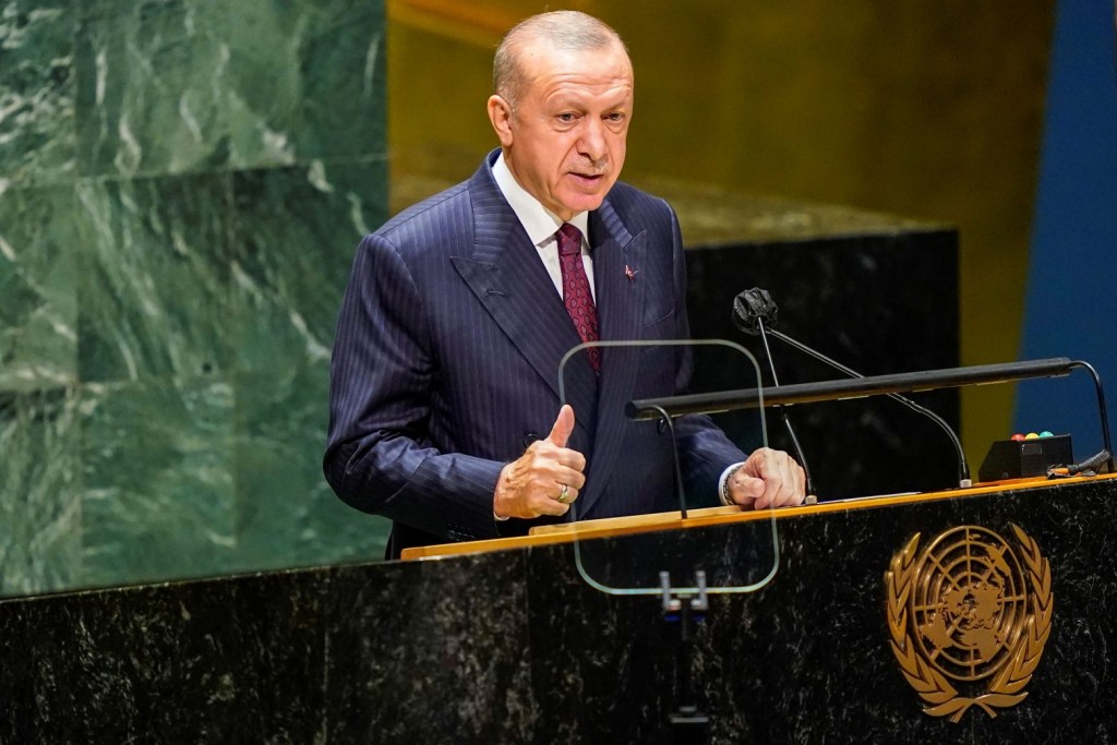 Ο Ερντογάν προσπαθεί να ανοικοδομήσει δεσμούς με τις ΗΠΑ