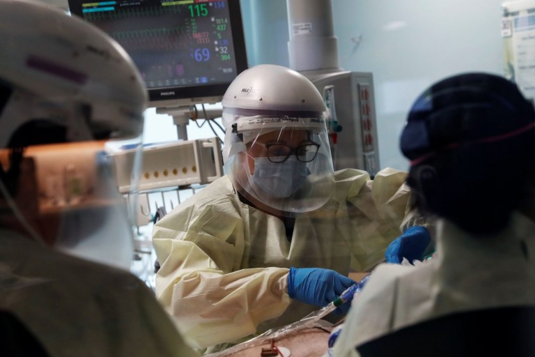 Κοροναϊός – Πώς τα εμβόλια μείωσαν κατά 63% του θανάτους από τον ιό