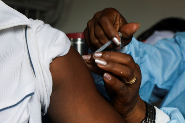 Κοροναϊός – Μόλις το 2% του πληθυσμού έχουν εμβολιάσει οι μισές χώρες της Αφρικής