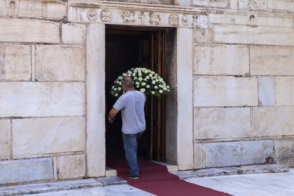 Μίκης Θεοδωράκης – Όλα έτοιμα στην Μητρόπολη Αθηνών – Στις 15:00 σε λαϊκό προσκύνημα η σορός του