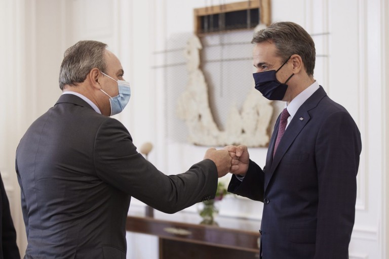 Συνάντηση Μητσοτάκη με τον γ.γ. του ΑΚΕΛ – Στο επίκεντρο Κυπριακό και τουρκική προκλητικότητα