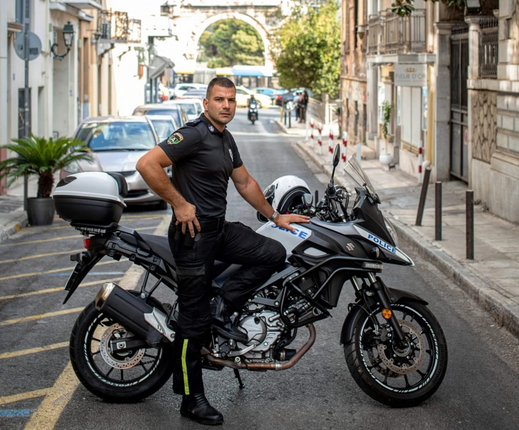 Μιχάλης Λώλης – Μετάθεση με αιχμές για τον πρώτο ανοιχτά γκέι αστυνομικό