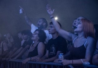 Μάγδα Φύσσα – Παρούσα στη μεγάλη συναυλία για τον Παύλο στο Κερατσίνι