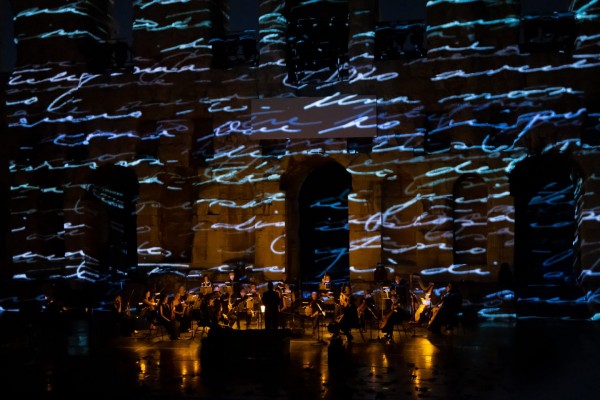 Μόνικα Μπελούτσι – Μας έδωσε την ευκαιρία να υποκλιθούμε ξανά στο μεγαλείο της Μαρίας Κάλλας