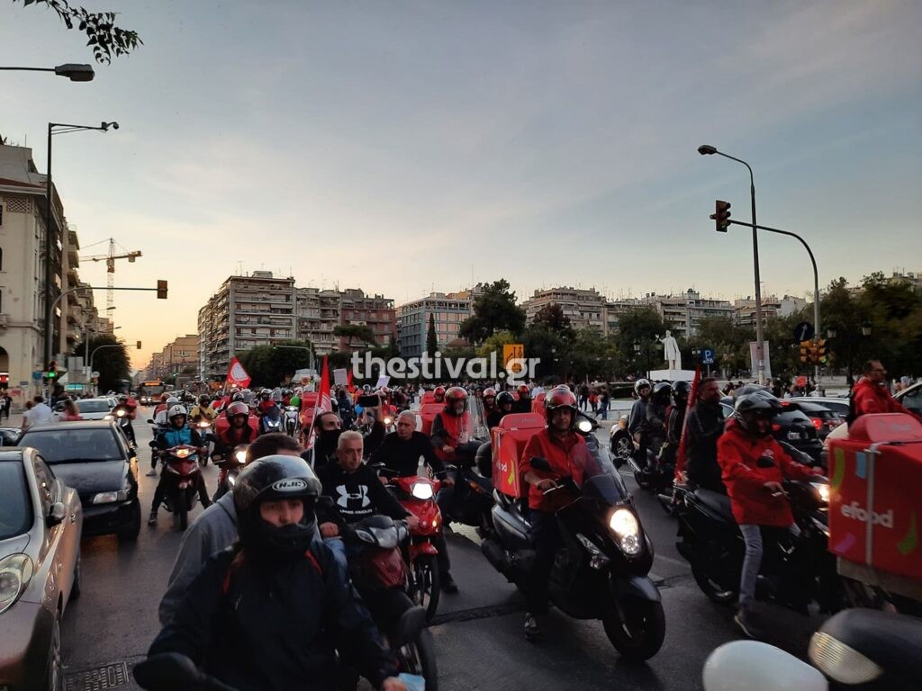 Θεσσαλονίκη – Μοτοπορεία διανομέων της efood – «Σταθερή και μόνιμη δουλειά για όλους»
