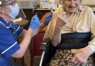 Οι ηλικιωμένοι δεν είναι ήδη… νεκροί για να τους εγκαταλείπουμε