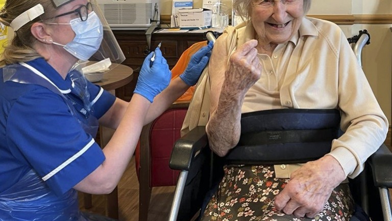 Οι ηλικιωμένοι δεν είναι ήδη… νεκροί για να τους εγκαταλείπουμε