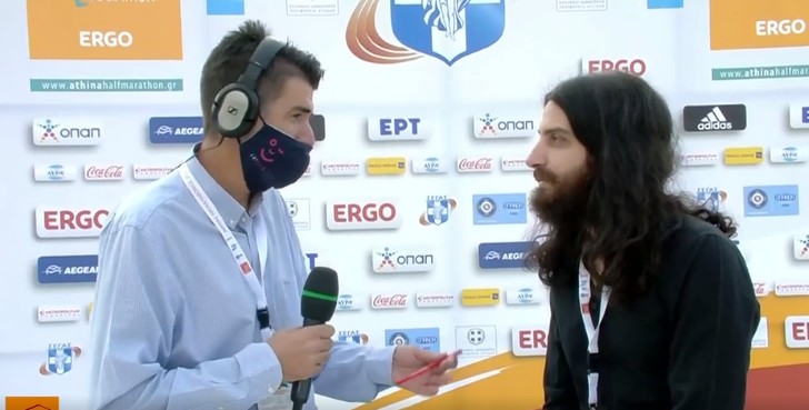 Ημιμαραθώνιος της Αθήνας: Ο εγγονός του Μίκη Θεοδωράκη έδωσε την εκκίνηση του αγώνα