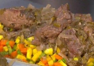 Ο chef Τίμος Ζαχαράτος φτιάχνει μοσχαράκι λεμονάτο με ρύζι και λαχανικά