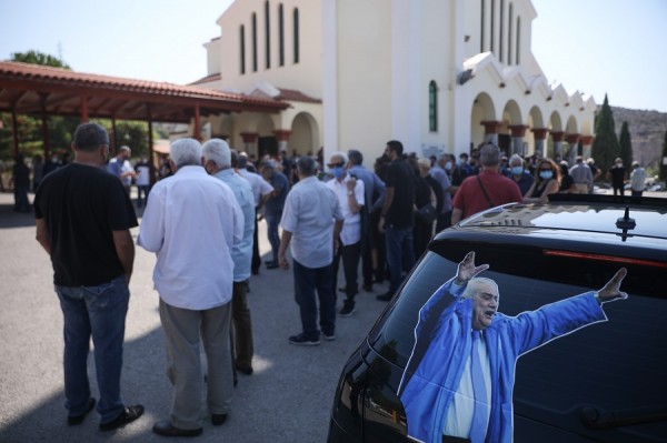 Το τελευταίο «αντίο» στον Γιάννη Ματζουράνη – Κηδεύτηκε με σημαία του Εθνικού