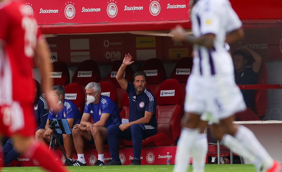 Ολυμπιακός – Αποθέωση του Μαρτίνς από τον κόσμο