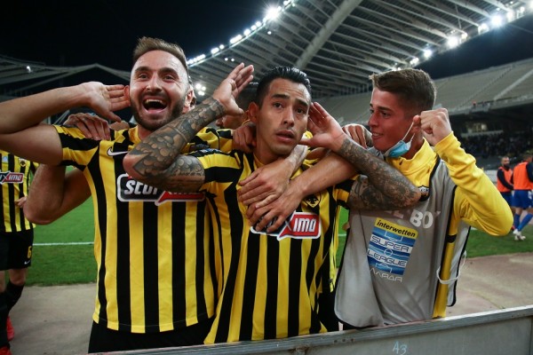 Ο Αραούχο με άψογο τελείωμα άνοιξε το σκορ για την ΑΕΚ