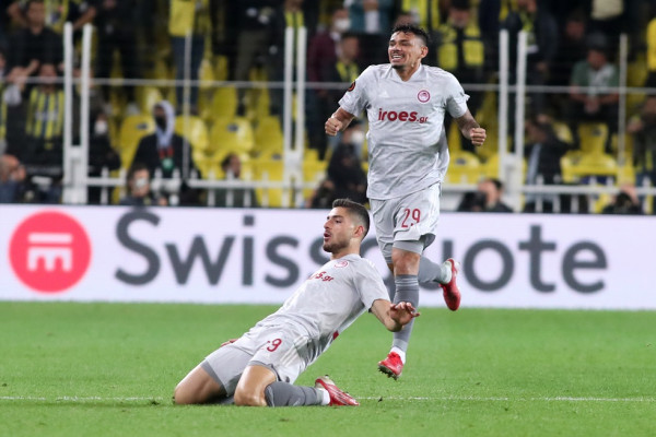 Γκολάρα Μασούρα και 2-0 ο Ολυμπιακός στην Πόλη (vids)