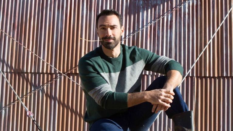 Σάκης Τανιμανίδης – Ο χαζομπαμπάς ξαναχτυπά με ένα βίντεο που θα σου προκαλέσει… ζάχαρο