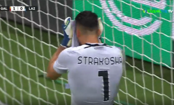 Απίθανο αυτογκόλ από τον Στρακόσια