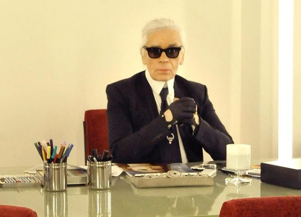 Καρλ Λάγκερφελντ – Γίνεται τηλεοπτική σειρά η ζωή του μεγάλου σχεδιαστή