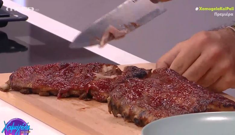 Χοιρινά παϊδάκια που λιώνουν στο στόμα από τον Γιώργο Παπακώστα