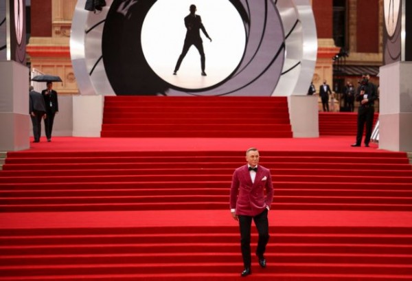 Τζέιμς Μποντ – «Βασιλική» πρεμιέρα στο Λονδίνο για τον μυστικό πράκτορα