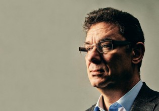 Μπουρλά – Θα επιστρέψουμε στην κανονικότητα σε ένα χρόνο αν και θα συνεχιστούν οι μεταλλάξεις του κοροναϊού