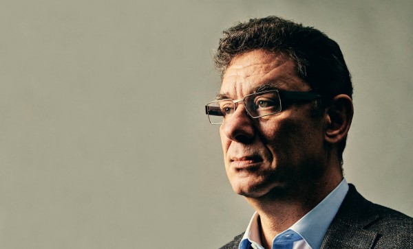 Άλμπερτ Μπουρλά – Το «ταξίδι» του από τη Θεσσαλονίκη μέχρι την κορυφή της Pfizer