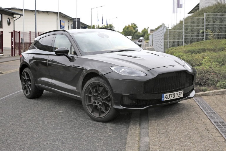 Aston Martin DBX: Πληθωρικοί σχηματισμοί