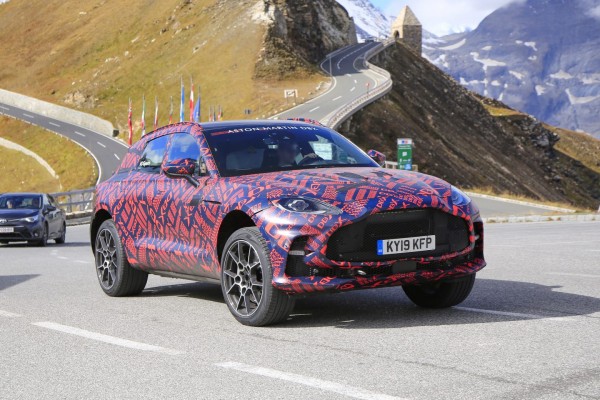 Aston Martin DBX S: Σχήμα καθ΄υπερβολή