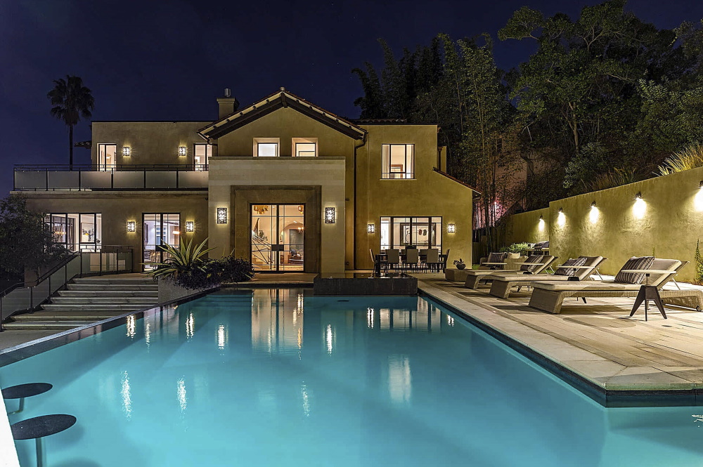 Η Ριάνα πουλά το σπίτι της στο Χόλιγουντ Χιλς για εκατομμύρια - Δείτε το