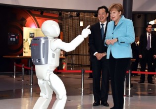 Άνγκελα Μέρκελ – Οι αστείες και αμήχανες στιγμές της μέσα από στιγμιότυπα