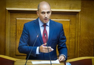 Μπογδάνος – Τη διαγραφή του ζητάει ο ΣΥΡΙΖΑ – Αναδημοσίευσε λίστα ονομάτων νηπίων μεταναστών