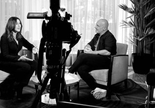 Στις «κολλητούλες» του Μουτσινά η… Monica Bellucci – Δεν το πιστεύει ο Μούτσι