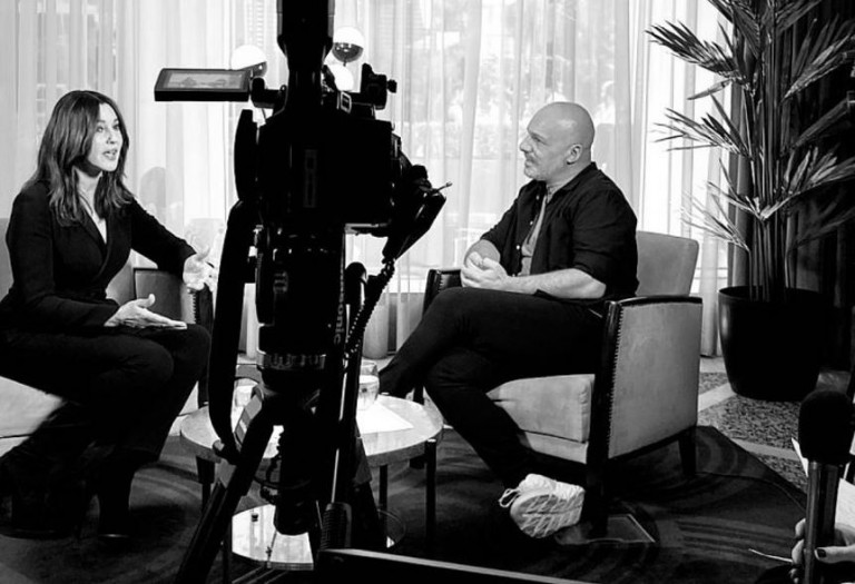 Στις «κολλητούλες» του Μουτσινά η… Monica Bellucci – Δεν το πιστεύει ο Μούτσι